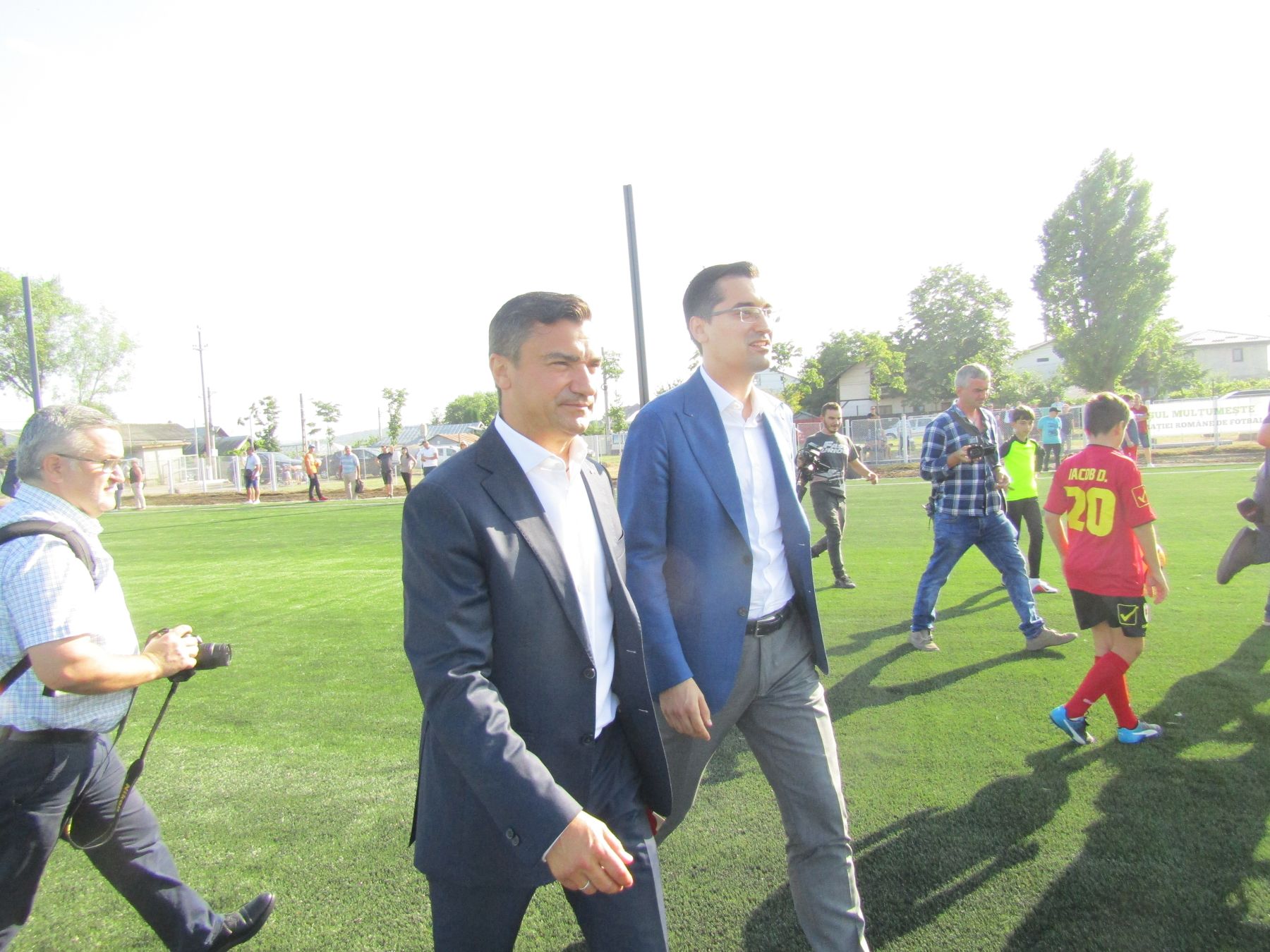 Răzvan Burleanu a inaugurat la Iași un teren sintetic construit de FRF, în parteneriat cu Primăria