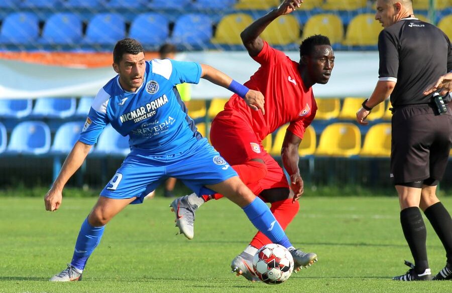 Timpul amicalelor. Voluntari cu FCSB, Academica contra Chindiei