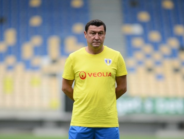 Moldovan prefațează debutul. Petrolul joacă cu Farul pe Ilie Oană