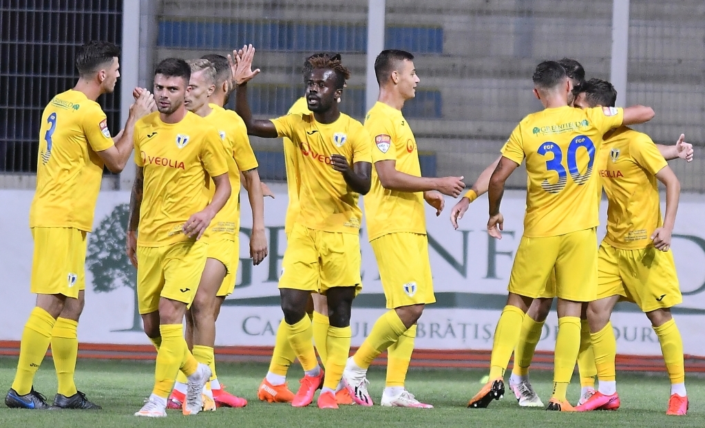 Presiune la Petrolul înaintea disputei cu Rapid. „În derby trebuie să învingem neapărat, altfel timpul vostru la Petrolul a expirat”