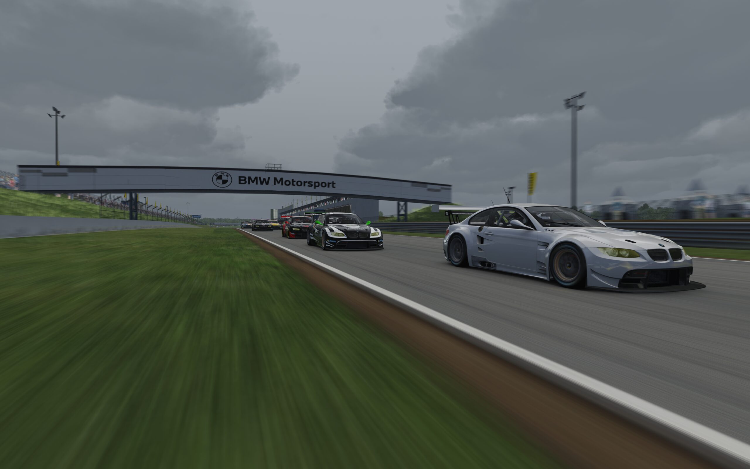 Racing League Romania powered by BMW: Oschersleben aduce egalitate la vârf înainte de Gaming Marathon