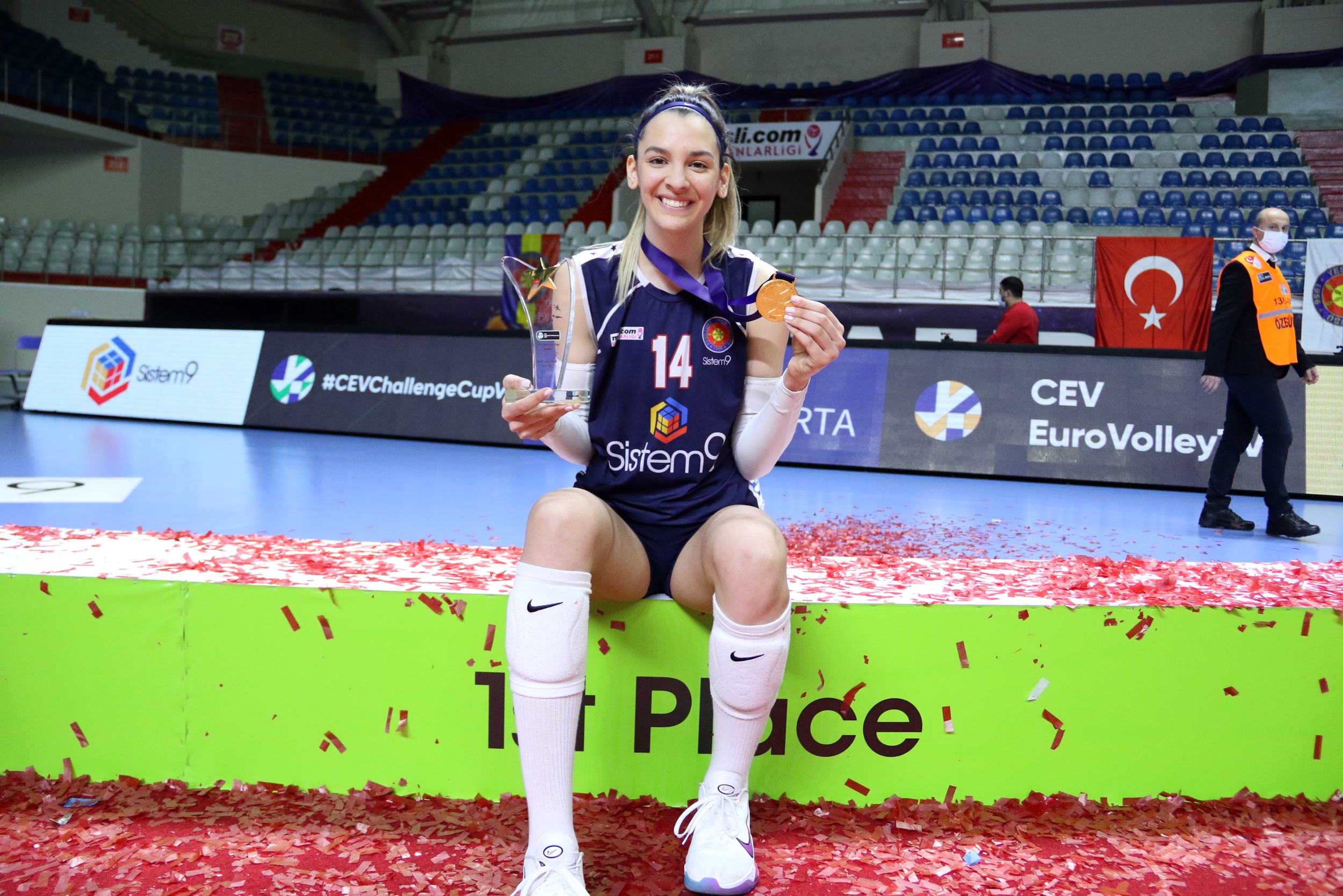 Volei Alba Blaj a pierdut finala Challenge Cup la volei, Alexia Căruțașu a cucerit trofeul cu Sistem9 Yeşilyurt Istanbul