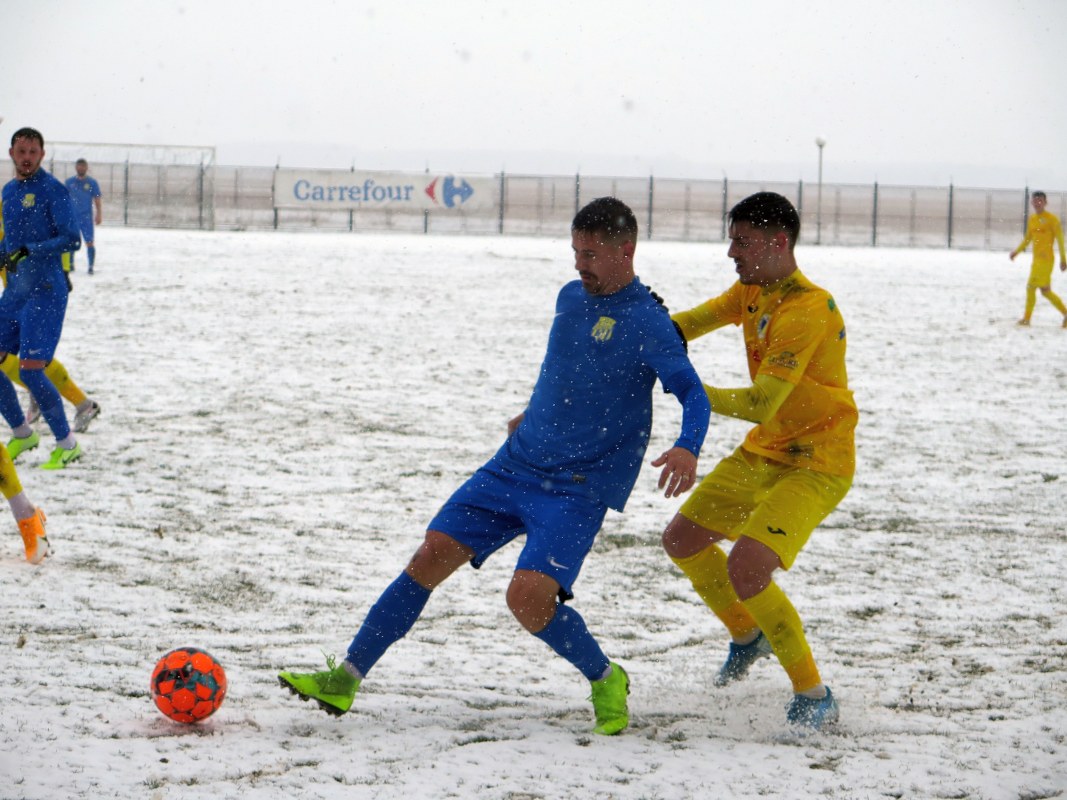 Amical în zăpadă. Petrolul a trecut de CS Afumaţi