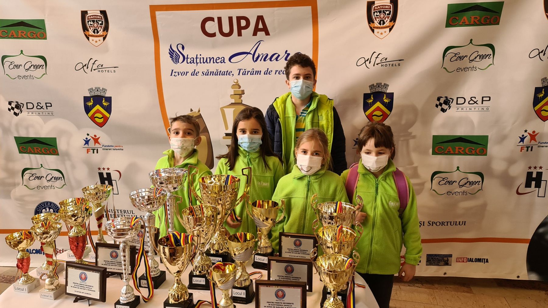 Patru medalii pentru micii șahiști ieșeni la turneul ”Satori Art Slobozia Open” de la Amara