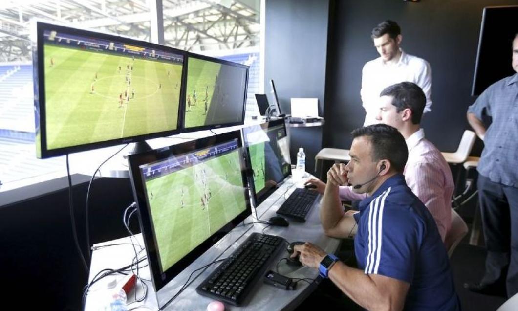 Opinie Daniel Nazare | Introducerea inteligenței artificiale în arbitrajul din fotbal. Oare se poate fără oamenii cu fluier?