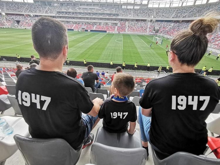 csa sreaua fani in negru