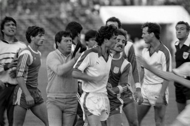 Povestea dizolvării în anii 80 a două mari echipe de fotbal din Bulgaria: ȚSKA și Levski