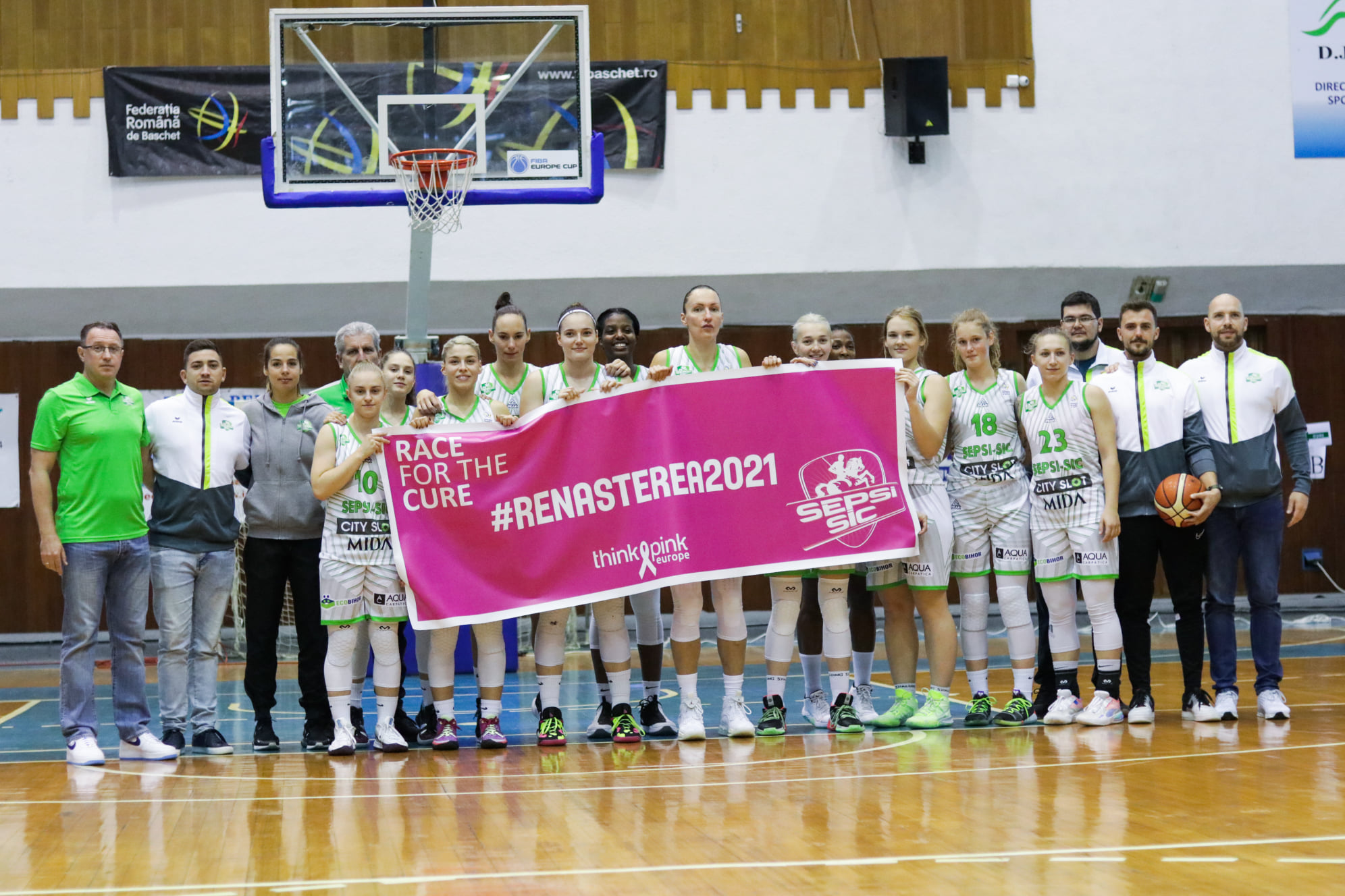 S-a dat startul în Liga Națională de baschet feminin! Toate sportivele au intrat pe teren îmbrăcate în roz