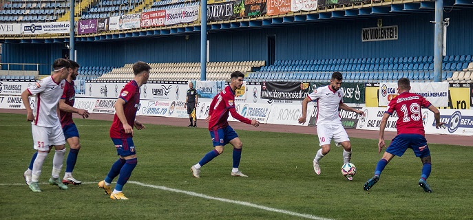 Liga a II-a Etapa a XIII-a. Petrolul se desprinde