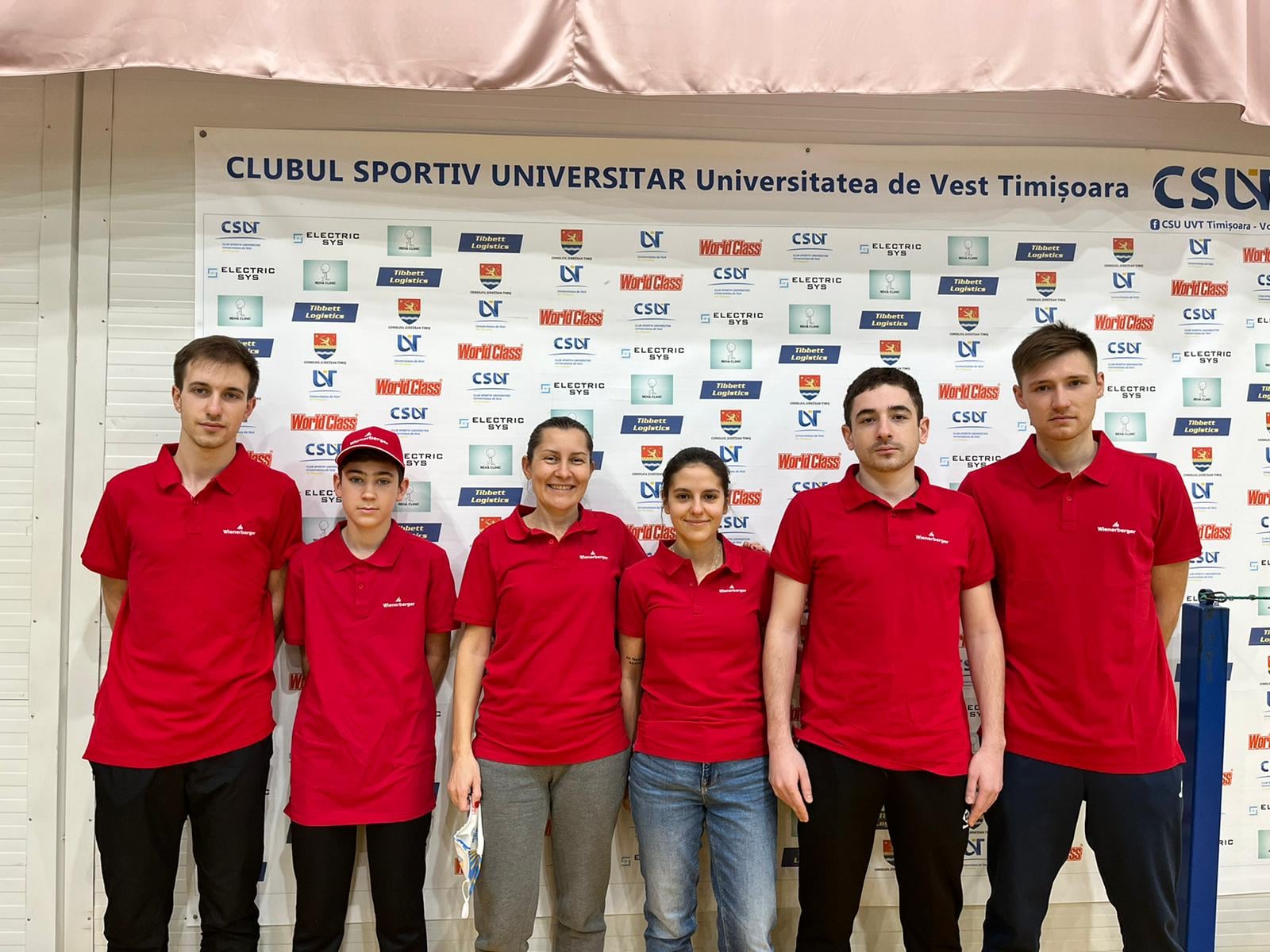 Sportivii secției de badminton de la clubul Politehnica Iași, pe podium la Campionatele Naționale