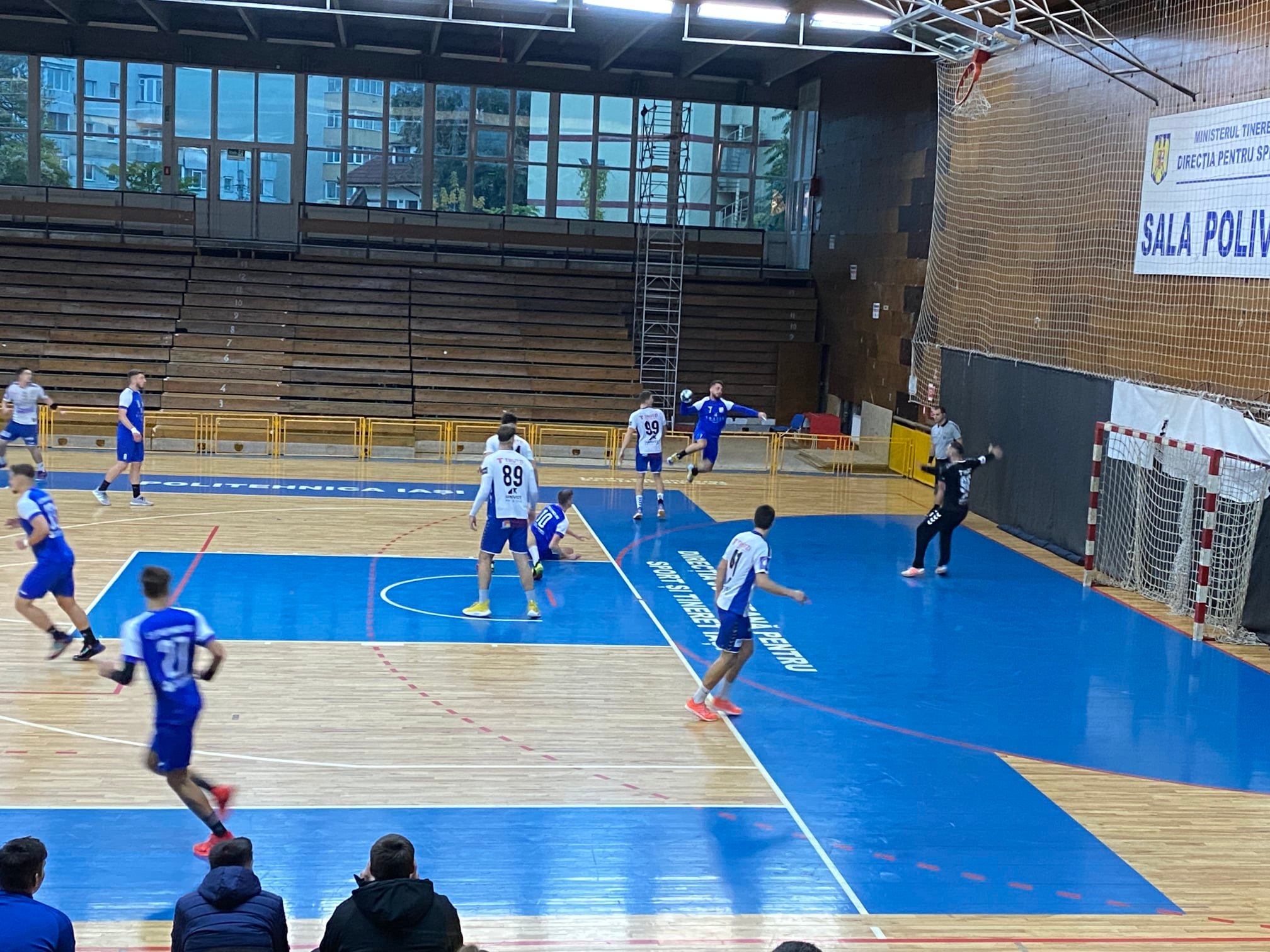 Victorie clară în derby-ul seriei A din liga secundă pentru handbaliștii de la Poli Iași