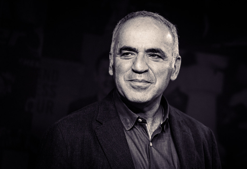 Cei mai mari șahiști ai lumii dau startul turneului Grand Chess Tour 2022. Garry Kasparov vine la ceremonia de deschidere