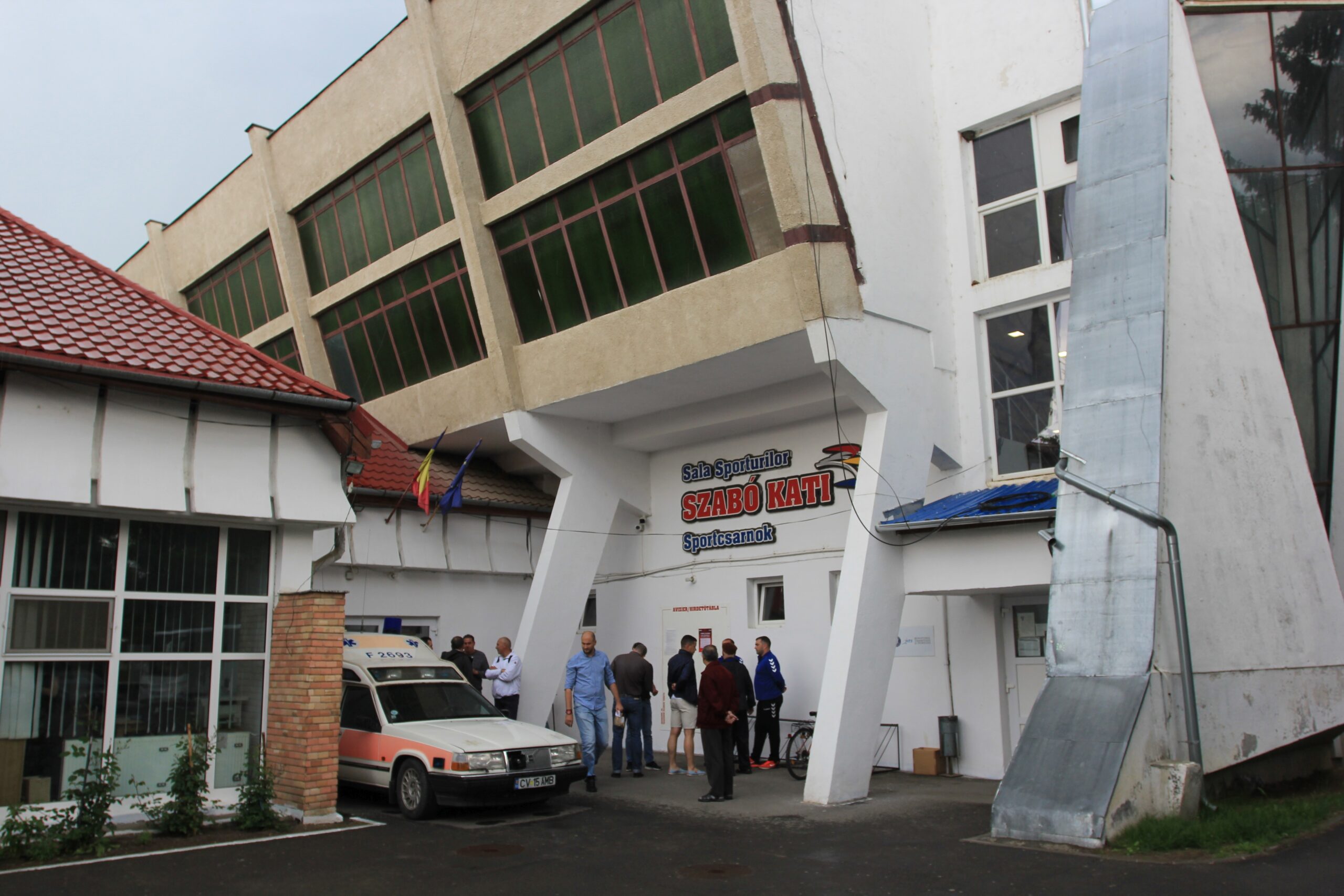 Sala Sporturilor din Sf. Gheorghe poartă, de ceva ani, numele Ecaterinei Szabo, gimnastă născută în județul Covasna (Foto: Marian Burlacu)