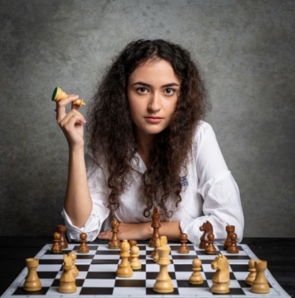 Șahista ieșeană Miruna Lehaci, locul 8 la turneul de senioare Sharjah International Cup, din Emiratele Arabe Unite