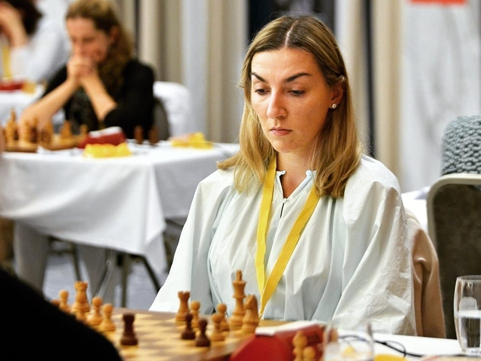 Șahista ieșeană Irina Bulmaga conduce cu punctaj maxim la Europenele din Muntenegru, după patru runde