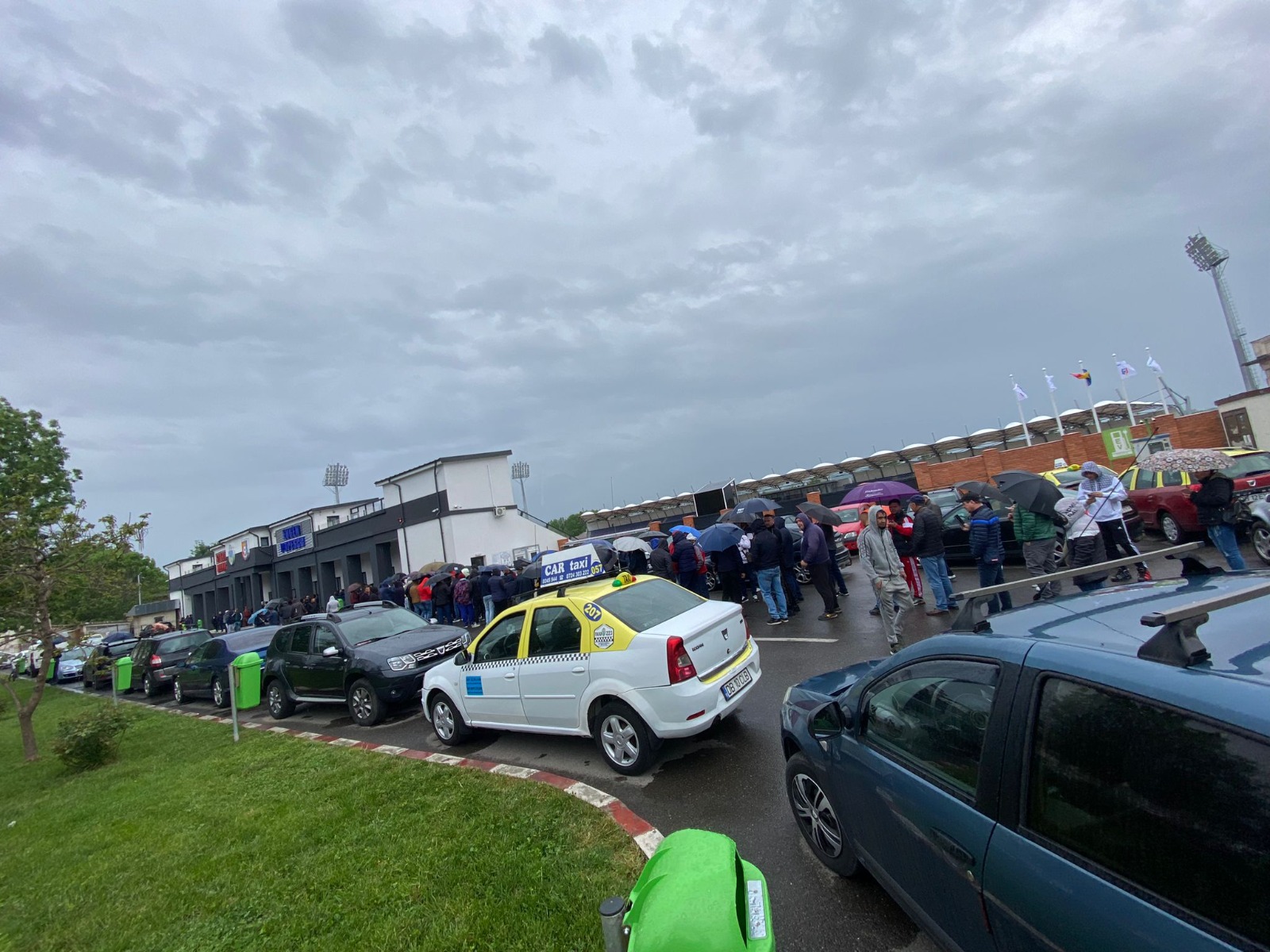 Nebunie la Târgoviște. Bătaie pe bilete la Chindia-FC Voluntari