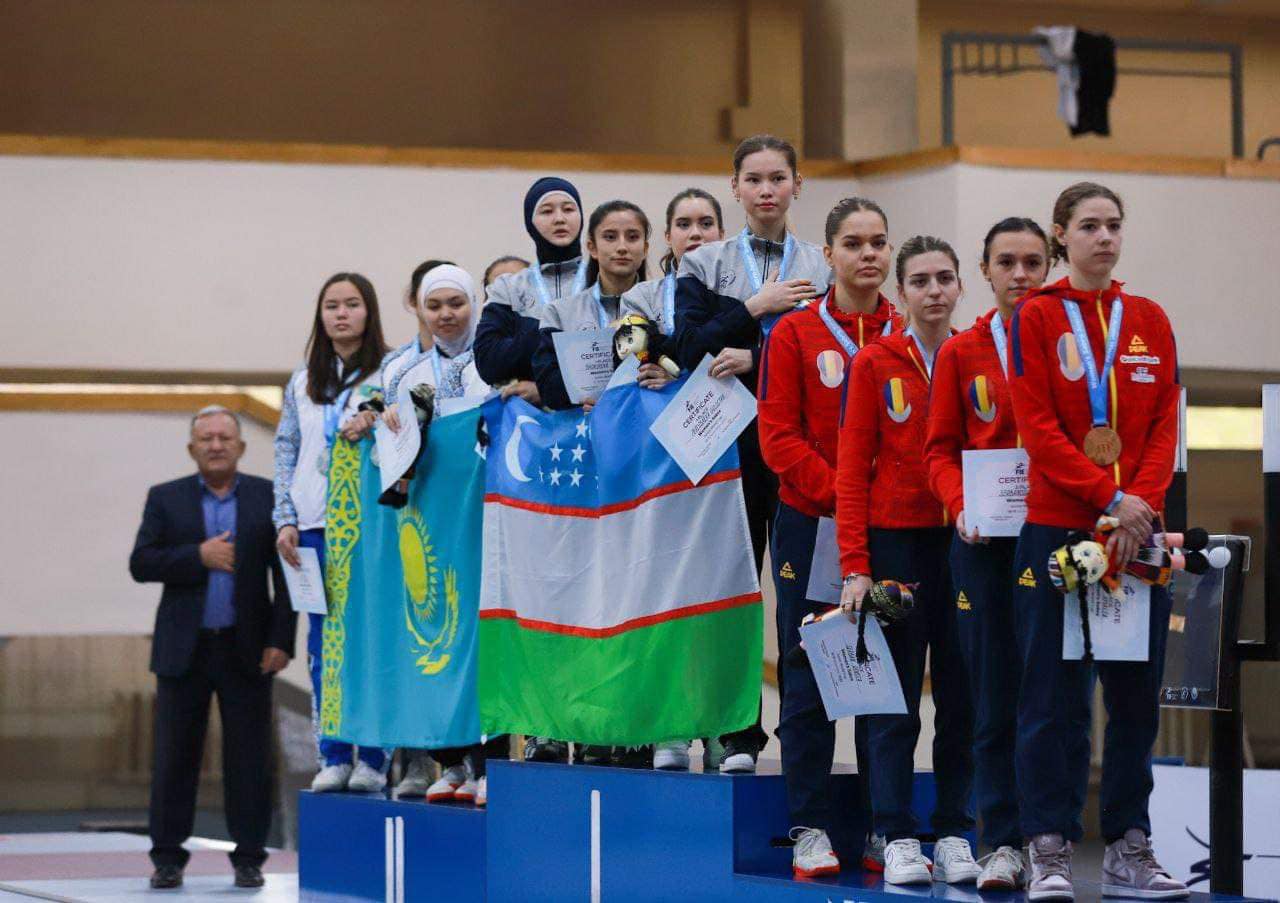 Sabrera ieșeană Amalia Stan, medaliată cu bronz la Cupa Mondială de la Tașkent, cu echipa României