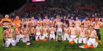 Corvinul Hunedoara, prima echipă de liga secundă care triumfă în Cupa României după 50 de ani!