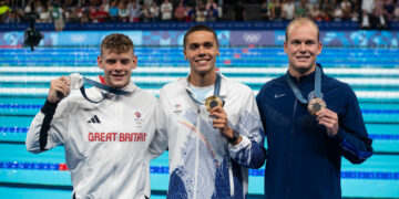 David Popovici a devenit campion olimpic după ce a revenit uluitor pe ultima lungime de bazin