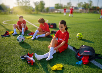 3,30 milioane lei, în echipamente și accesorii sportive, au ajuns la cluburi de fotbal prin Liga Punctelor PENNY