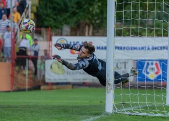 Cadou cu mănuși pentru Stănilă. Alex Roșca închide poarta lui Dinamo
