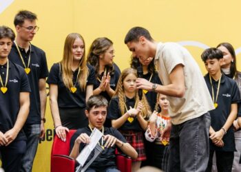 David Popovici contribuie substanțial la fondurile pentru copii și tineri care obțin performanțe remarcabile în sport