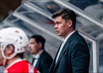 Naționala de hochei pe gheață a României începe un nou capitol sub conducerea selecționerului finlandez Markus Juurikkala