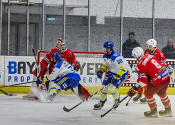 Corona Brașov a urcat pe primul loc atât în Campionatul Național de hochei pe gheață, cât și în Erste Liga