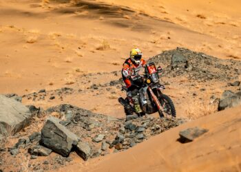 Mani Gyenes se îndreaptă spre sosirea în raliul-raid Dakar, Dacia la o zi de victorie!