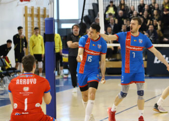 CSA Steaua București și CSM Arcada Galați au devenit primele formații calificate în semifinalele Diviziei A1 la volei masculin