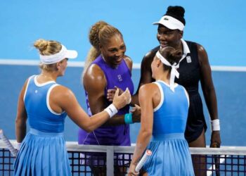 Venus și Serena Williams au revenit împreună pe terenul de dublu pentru prima oară după 2022