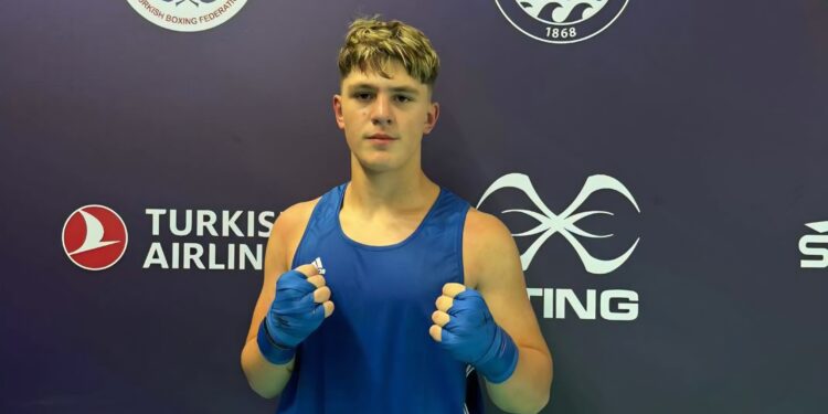 Pugiliștii români Richard Ovidiu Ioasaf Oghinciuc și Andra Maria Dănuța Popa au încheiat Campionatele Europene Under-15 de la Trabzon cu medalii de argint